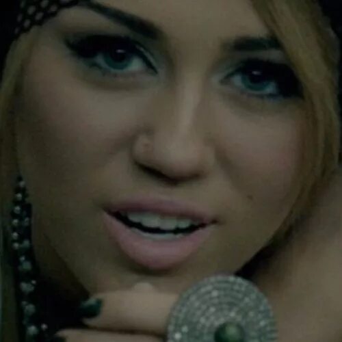 Cyrus who owns my heart. Miley cyrus who owns my heart.