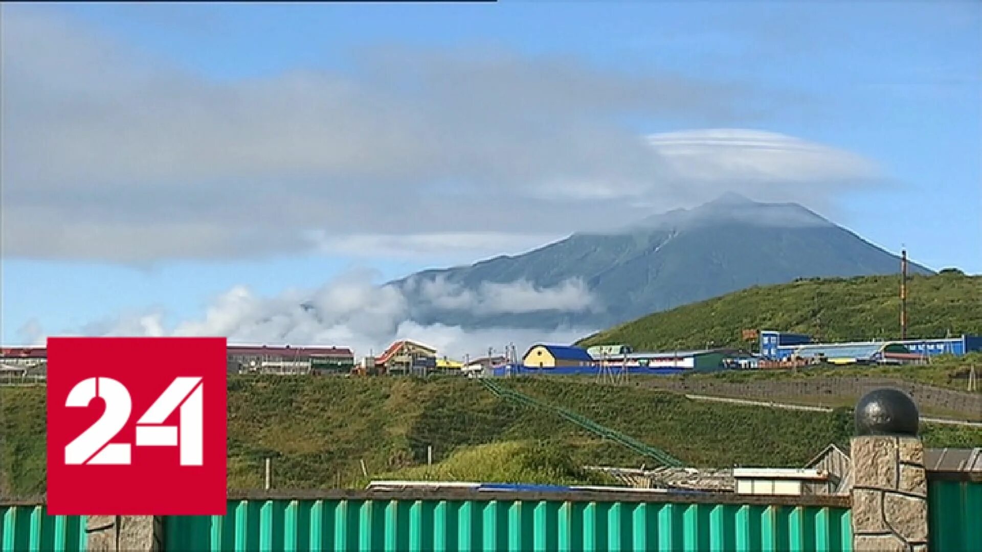 Архипелаг курилы. Курильские острова шикотан. Японские постройки на курилах. Уруп остров курилы. Курильские острова аэропорт.