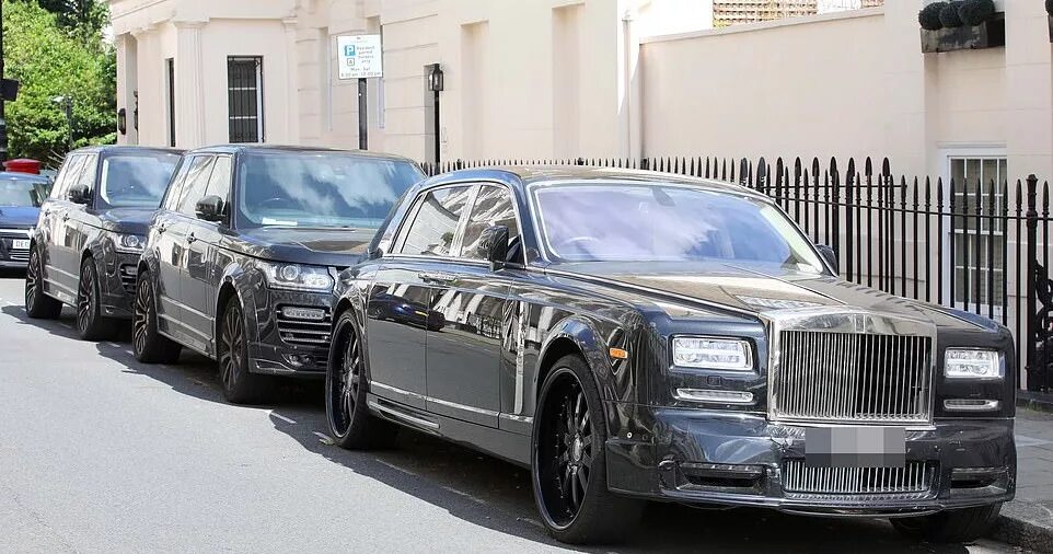 Синонимы термина кортеж. Роллс ройс и рендж ровер. кортеж роллс ройс. rolls royce phantom кортеж. range rover rolls royce.