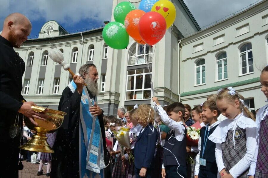 Православная гимназия Калининград. Калининград 1 сентября линейка православная гимназия. Православная гимназия для девочек. Православная гимназия Восход. Сайт 40 гимназии калининград