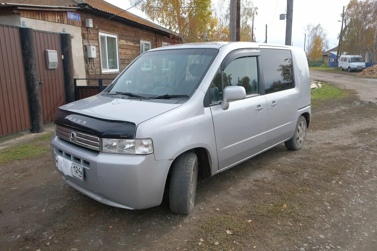 Honda spike купить. Honda Mobilio Spike 2004. Хонда Мобилио Спайк. Honda Mobilio 2004. Хонда Спайк 2004.