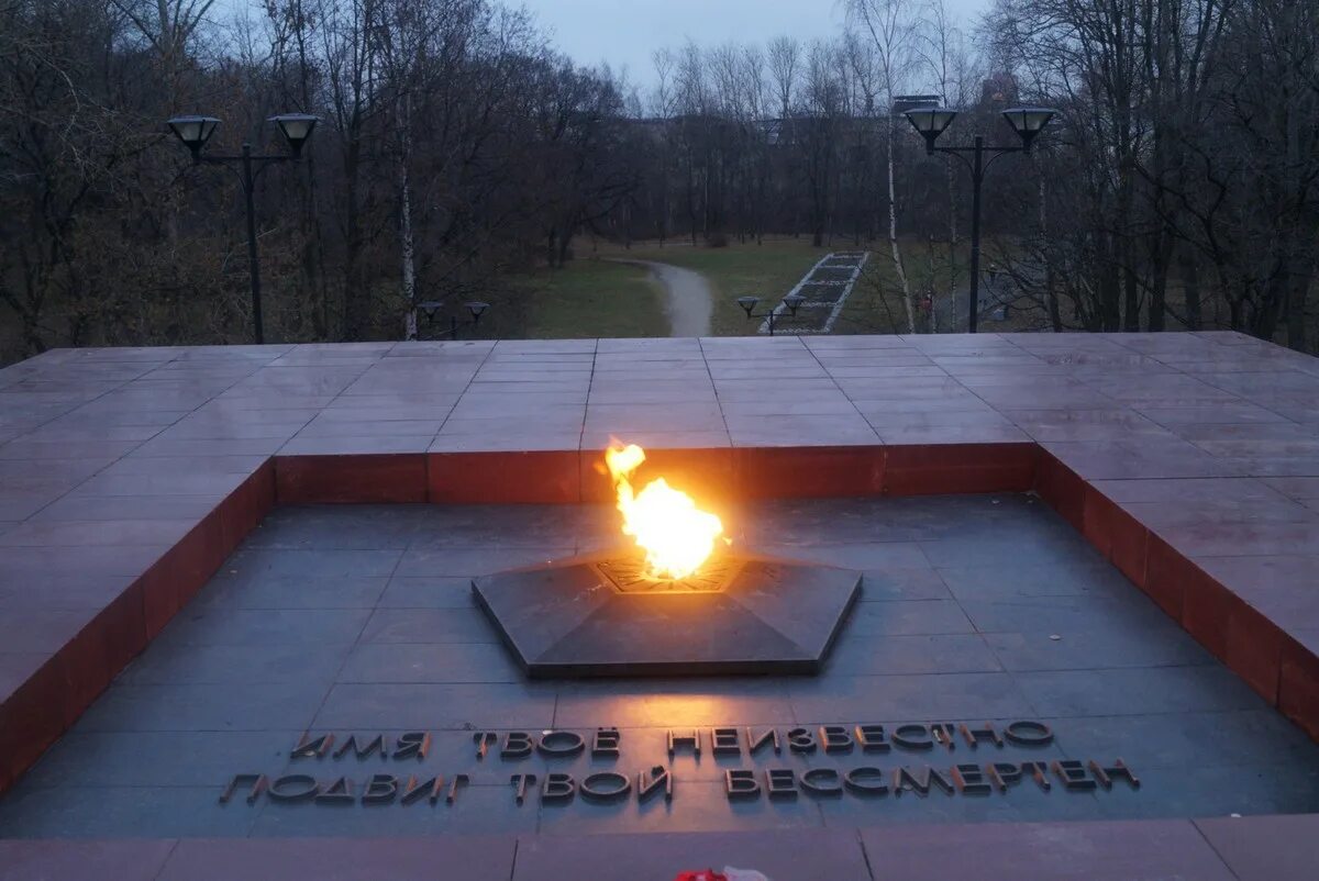 сквер вечный огонь петрозаводск. мемориал «вечный огонь» (братская могила №223) острогожск. петрозаводск. парк у вечного огня петрозаводск. сквер вечный огонь петрозаводск.