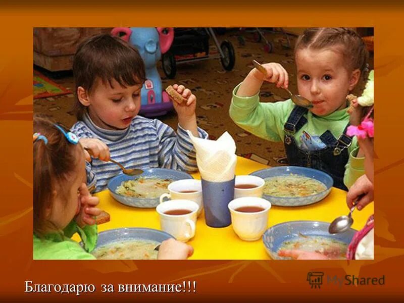 обед экскурсионной группы. группа обед. ужин с семьей. обед в ресторане люди. итальянцы за столом.