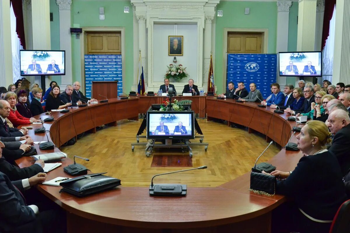 работники мида россии. заседание глав субъектов рф в мид. современная дипломатия. работа в министерстве иностранных дел. сергей лавров пресс-конференция видео.