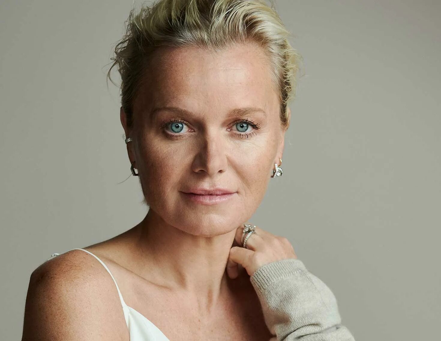 Barbara sturm. Barbara косметика. Dr barbara sturm molecular cosmetics. Доктор барбара штурм. Barbara sturm.