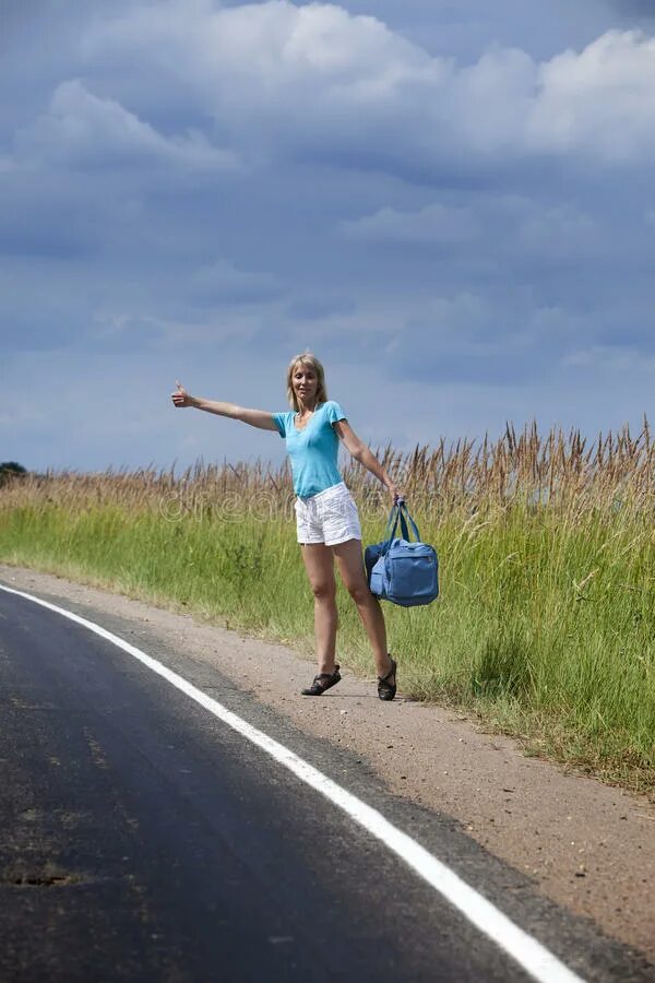 Автостопщик россия. Автостоп в россии. Автостопом попадет. Прокатиться автостопом. Автостопом по европе.