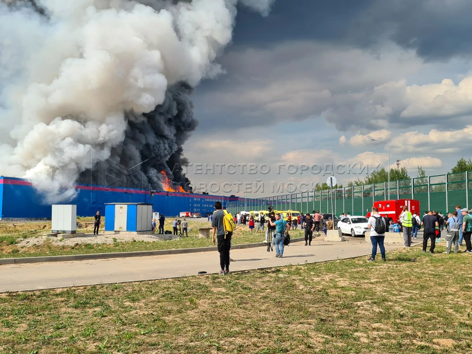 Пожар на складе Озон в Истре. Пожар на складе Озон 3 августа 2022. Сгорел склад Озон в Подмосковье. Пожар Озон Истра. Где сгорел город