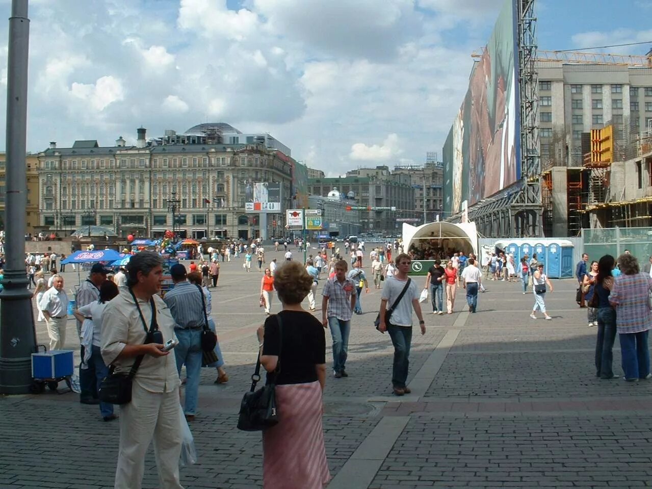 Лето нулевые отзывы. Москва 2005. Манежная площадь Москва в 2005. Тверская улица в 2003 году. 2006 Год Москва Тверская улица.