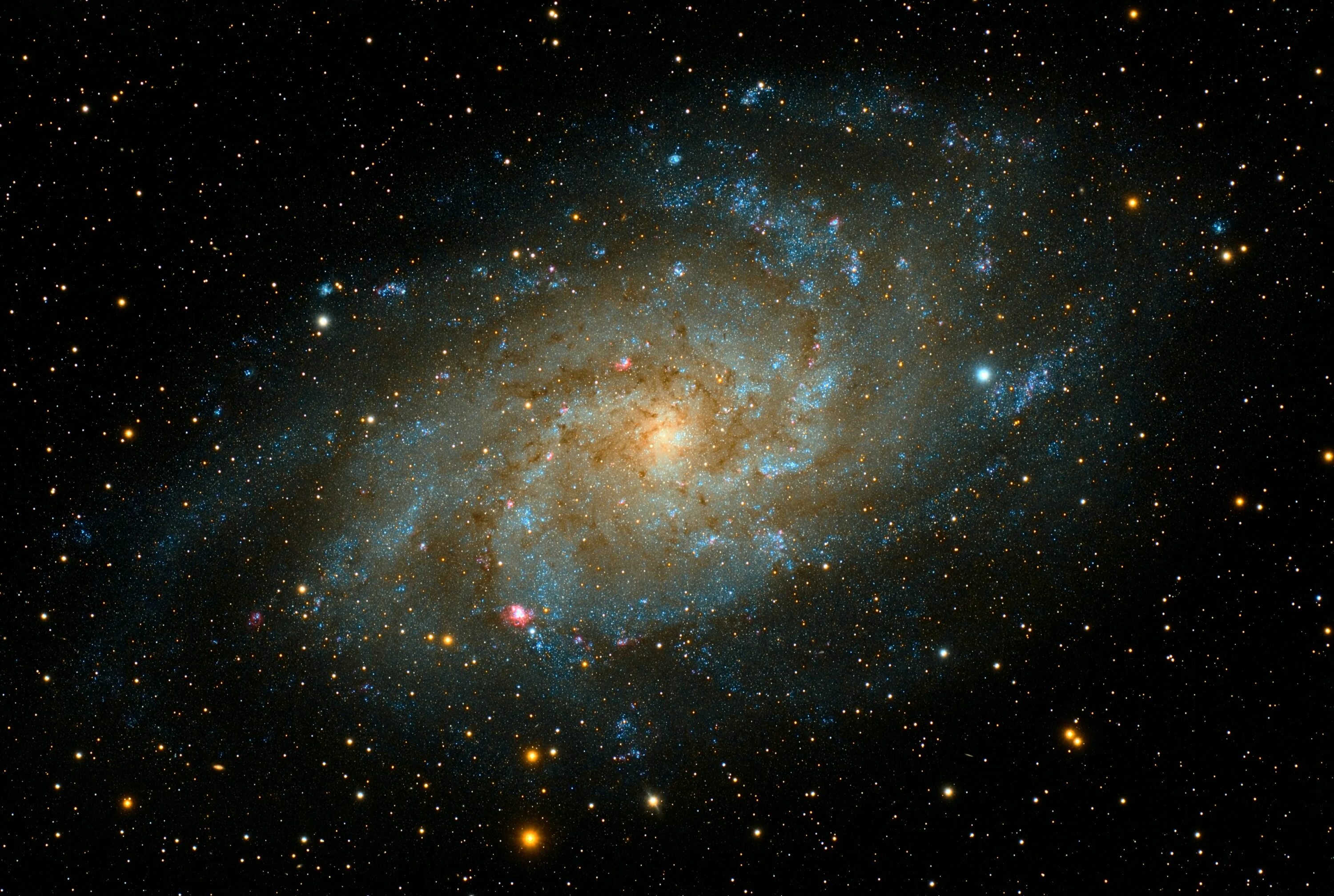 M33 Галактика треугольника. Галактика треугольника – Мессье 33. Туманность м33. Галактика Млечный путь астрономия. Космические звезды картинки