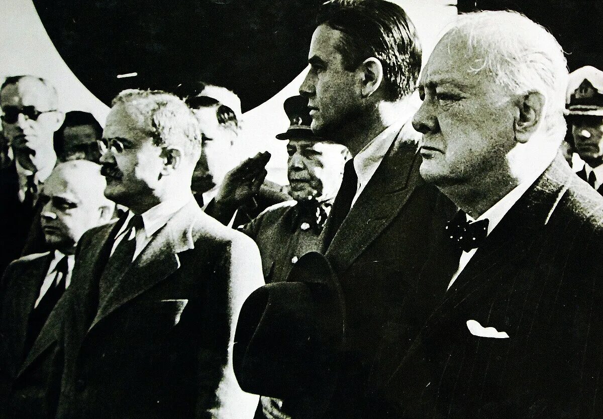 Вторая московская конференция. Вторая Московская конференция 1942. Конференция в Ванзее 1942. Молотов и Черчилль 1942.