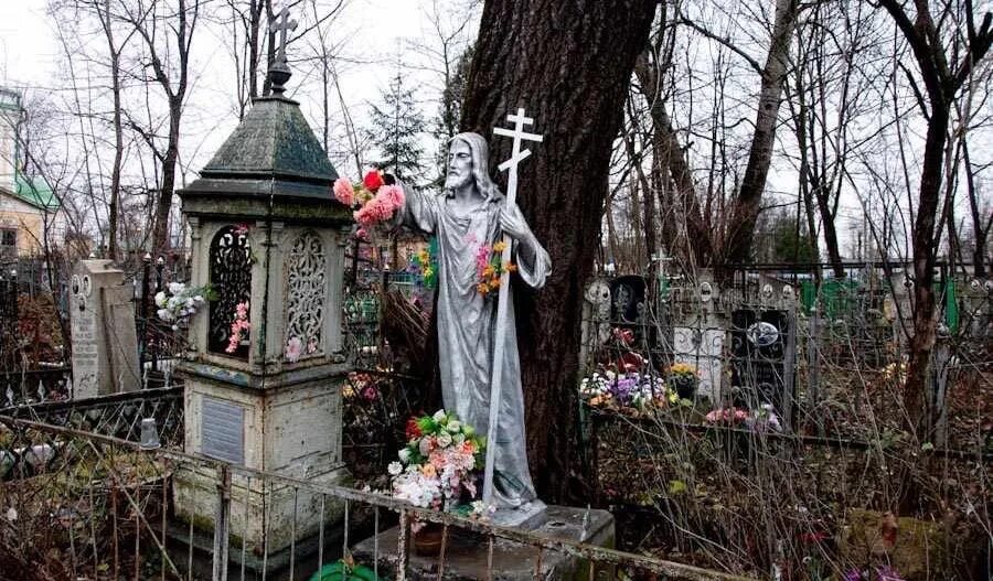 Пятницкое кладбище калуга лидочка. Калуга пятницкое кладбище памятник лиде. Лидочка пятницкое кладбище. Пятницкое кладбище калуга. Пятницкое кладбище калуга могила ведьмы.