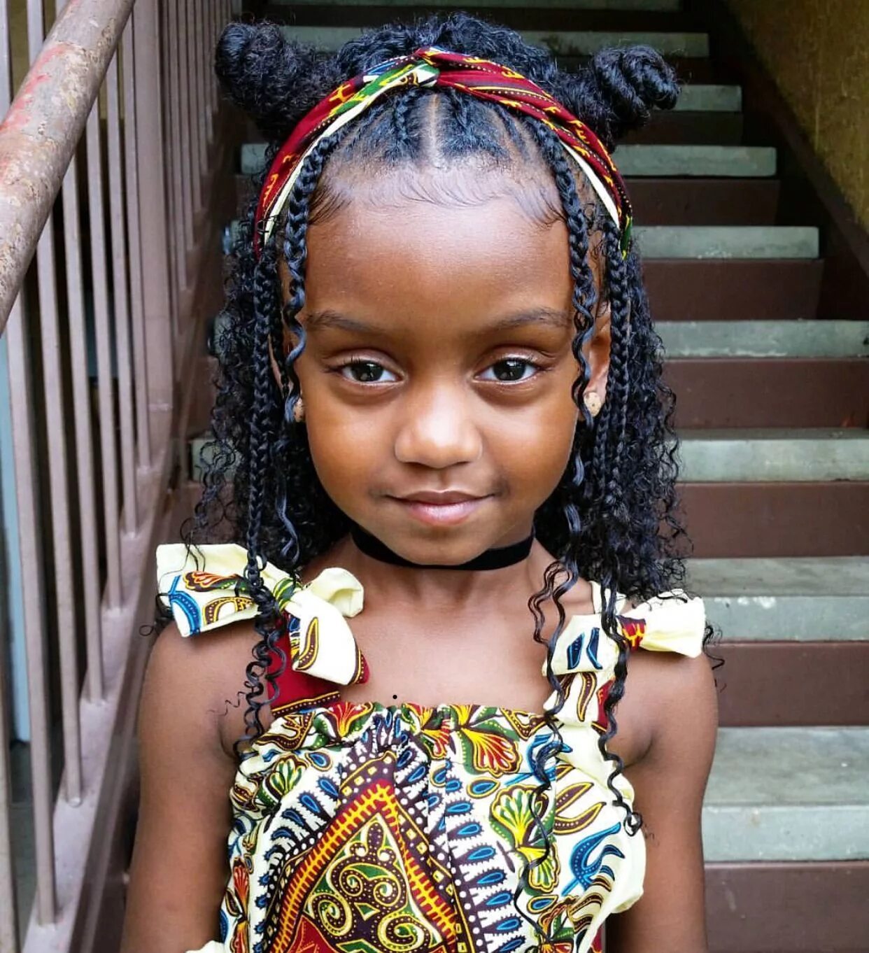 Маленькие темнокожие. Африканские девочки маленькие. Красивые африканки. Маленькие смуглые девочки. Детские причёски африканок.