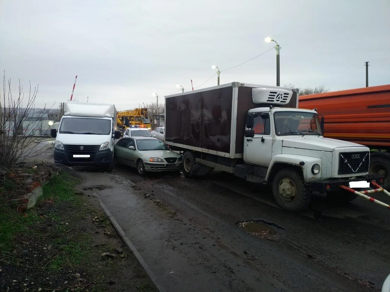 газель 171. орловская фура сложилась якутия. как выглядит платон в машине. газель орел. Volvo fh 12 мусоровоз.