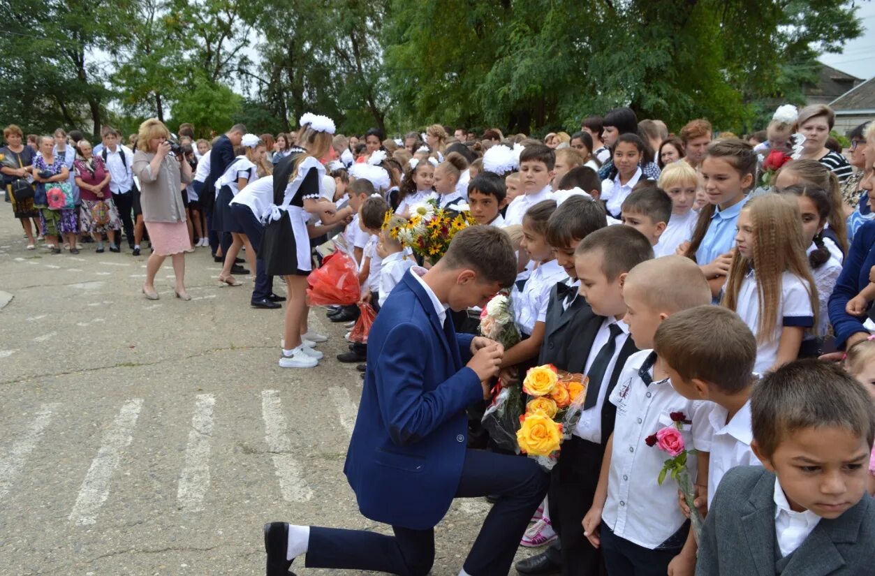 Благодарный ставропольский край школа 6. Школа 1 г благодарный ставропольский край. Благодарненский школа-интернат. Школа-интернат 6 благодарный. Сош 6 благодарный.
