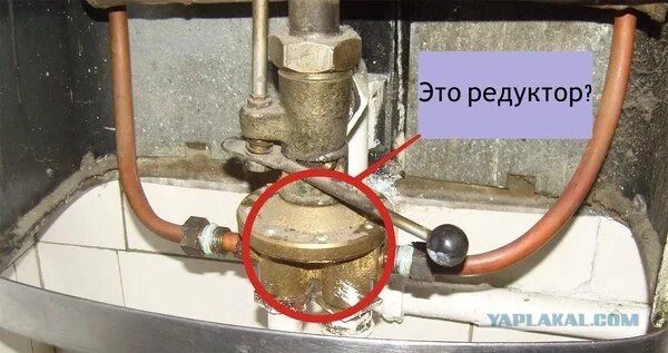 В газовую попала вода. Трубка холодной воды Советской газовой колонки. Слабый напор горячей воды через газовую колонку.