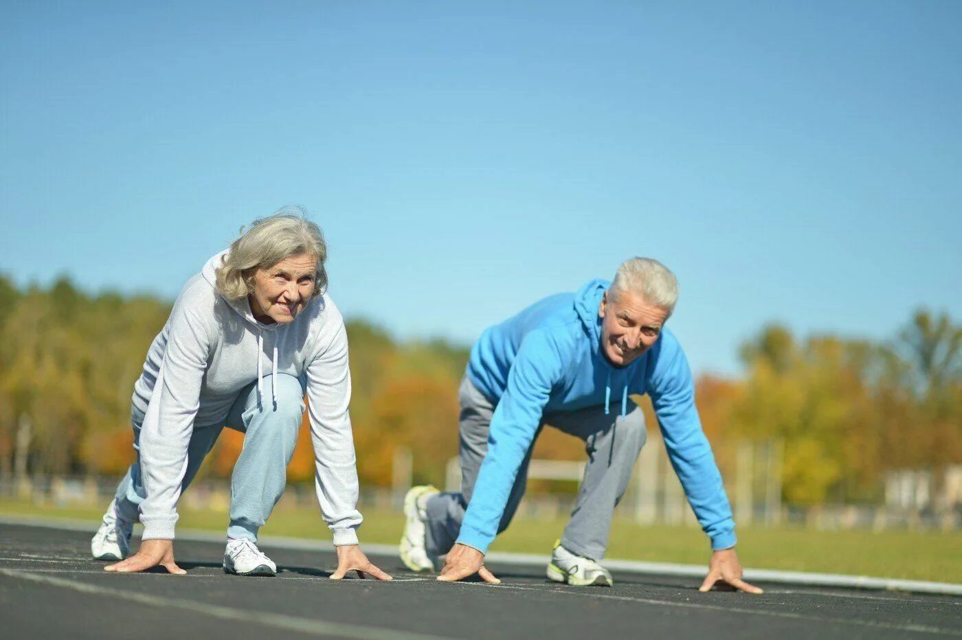 Приблизился к возрасту. Спорт для пожилых. Пожилые люди спорт. Пожилые люди занимаются спортом. Пожилые активный образ жизни.