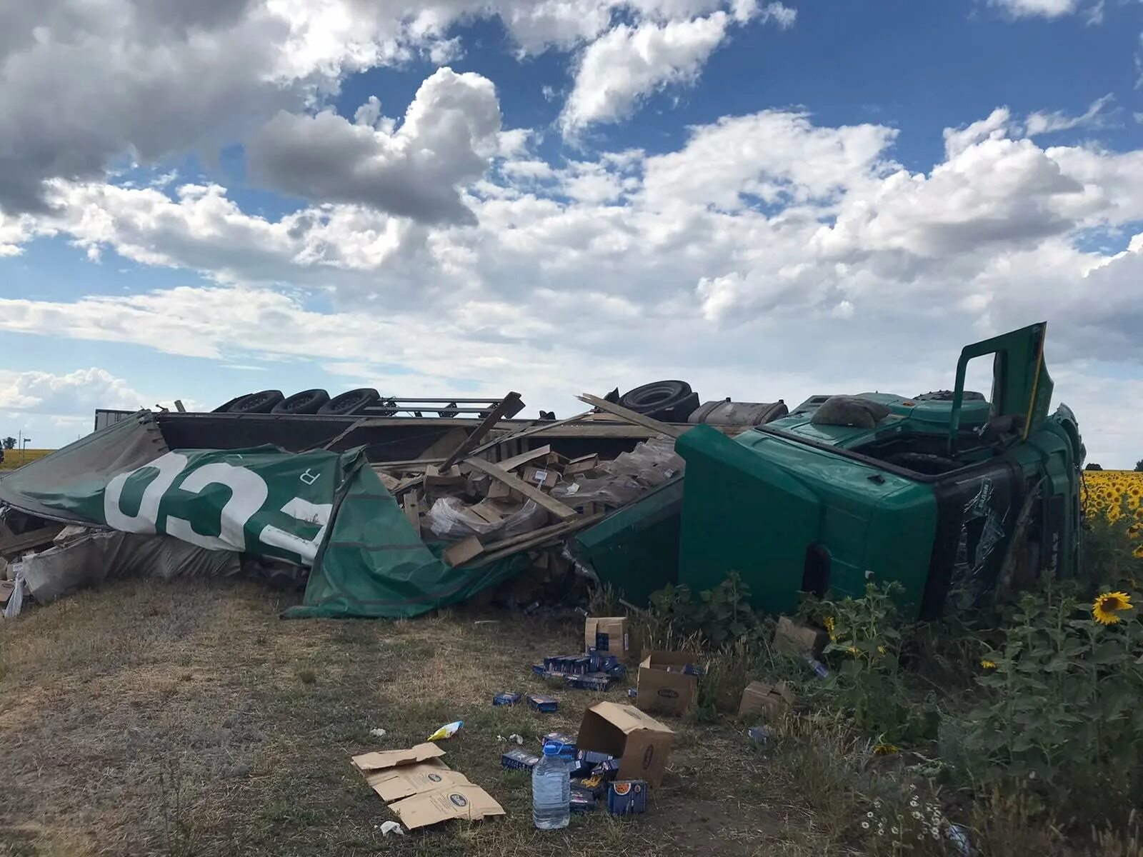 Маленькая Сызрань ДТП на трассе м5. Авария в Сызрани на м5 вчера. КАМАЗ 55111 перевернулся. ДТП м5 в Самарской области. М5 новости сегодня