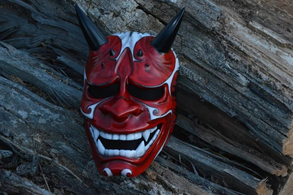Маска Hannya демон. Маска японского демона Хання. Японская маска демона Тенгу. Хання маска Самурай. Красная маска синяя маска