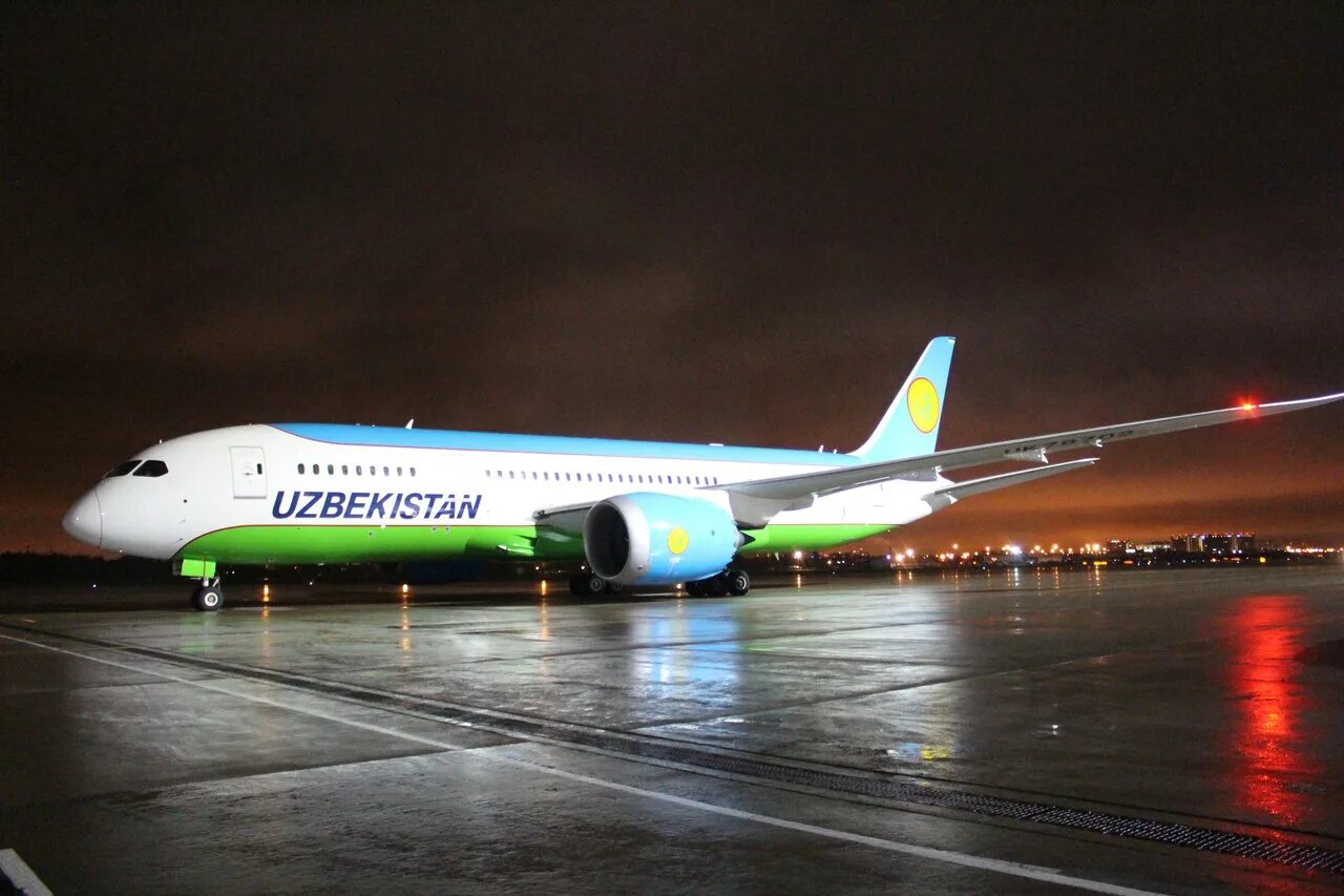 Авиакомпания ташкент. Боинг 787 Uzbekistan Airways. Боинг 787 8 Узбекистан Эйрвейз. Боинг 787 Дримлайнер Узбекистон хаво йуллари. Самолет Узбекистан хаво йуллари.