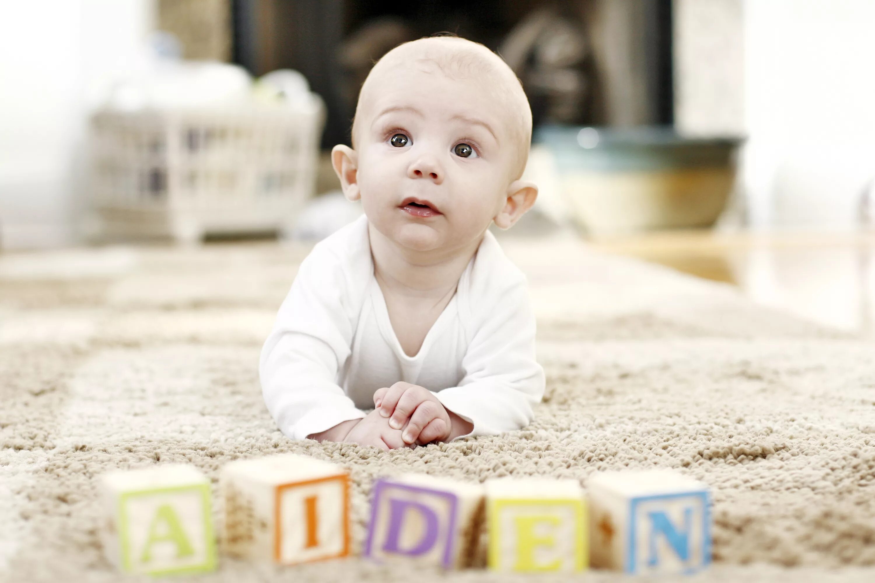 4 months old. Олд бэби. Фото 12 месяцев ребенка. 8 Месяцев стильные картинки. 4 Months old Baby.