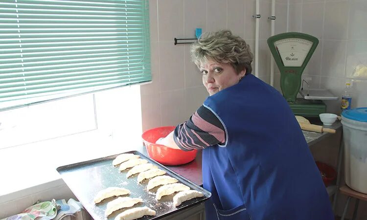 заведующий производством общественного питания. заведующая столовой. работники столовой.