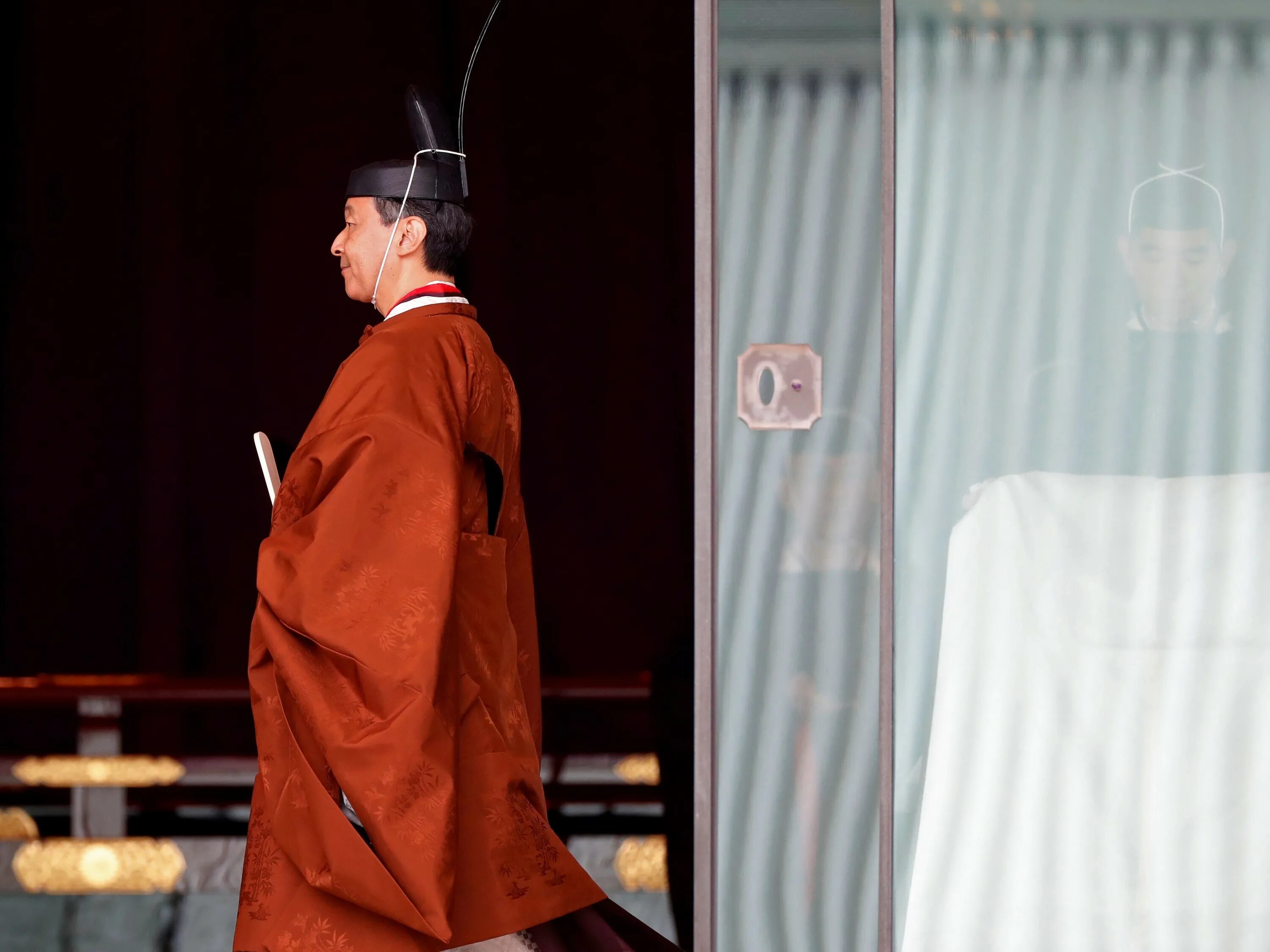 коронация императора нарухито. император японии нарухито в правительстве. 22 октября 2019. император японии рейва. дворец императора нарухито.