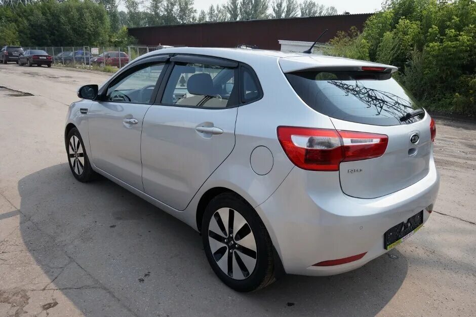 Киа рио хэтчбек 2014. Kia rio 5 door. Kia rio 1. Киа рио 2013г хэтчбек. Киа рио хэтчбек 2013.