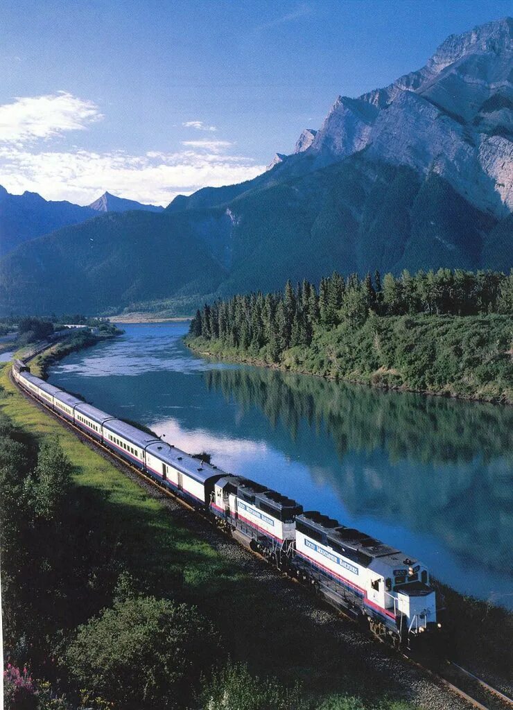 Поезд Rocky Mountaineer Канада. Поезд в горах. Путешествие на поезде. Современные поезда. Путешествие на поезде на английском