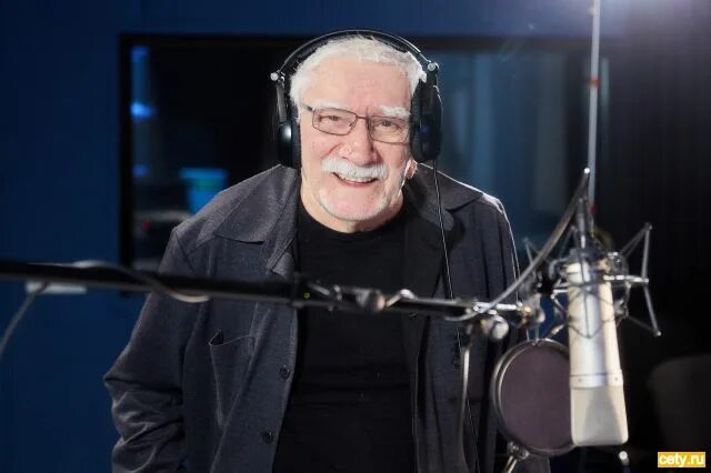 тачки озвучивали. кто озвучивал русскую версию.