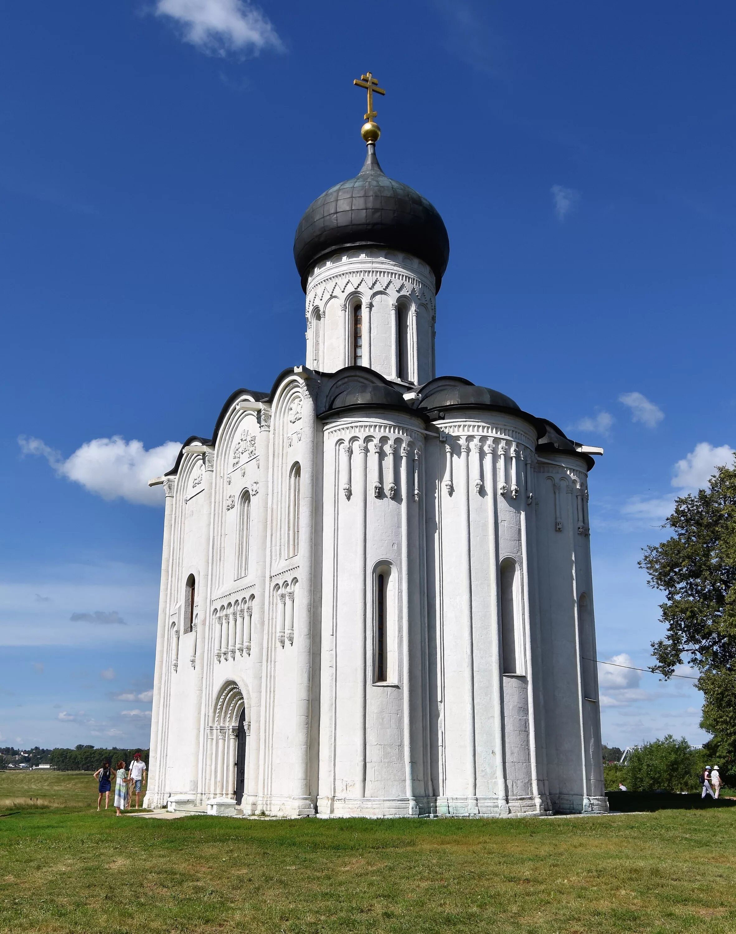 Какие памятники в xii веке. Церковь покровна Нерли. Церковь Покрова на Нерли 12 век. Церковь Спаса на Нерли в Новгороде. Церковь Покрова на Нерли в древней Руси.