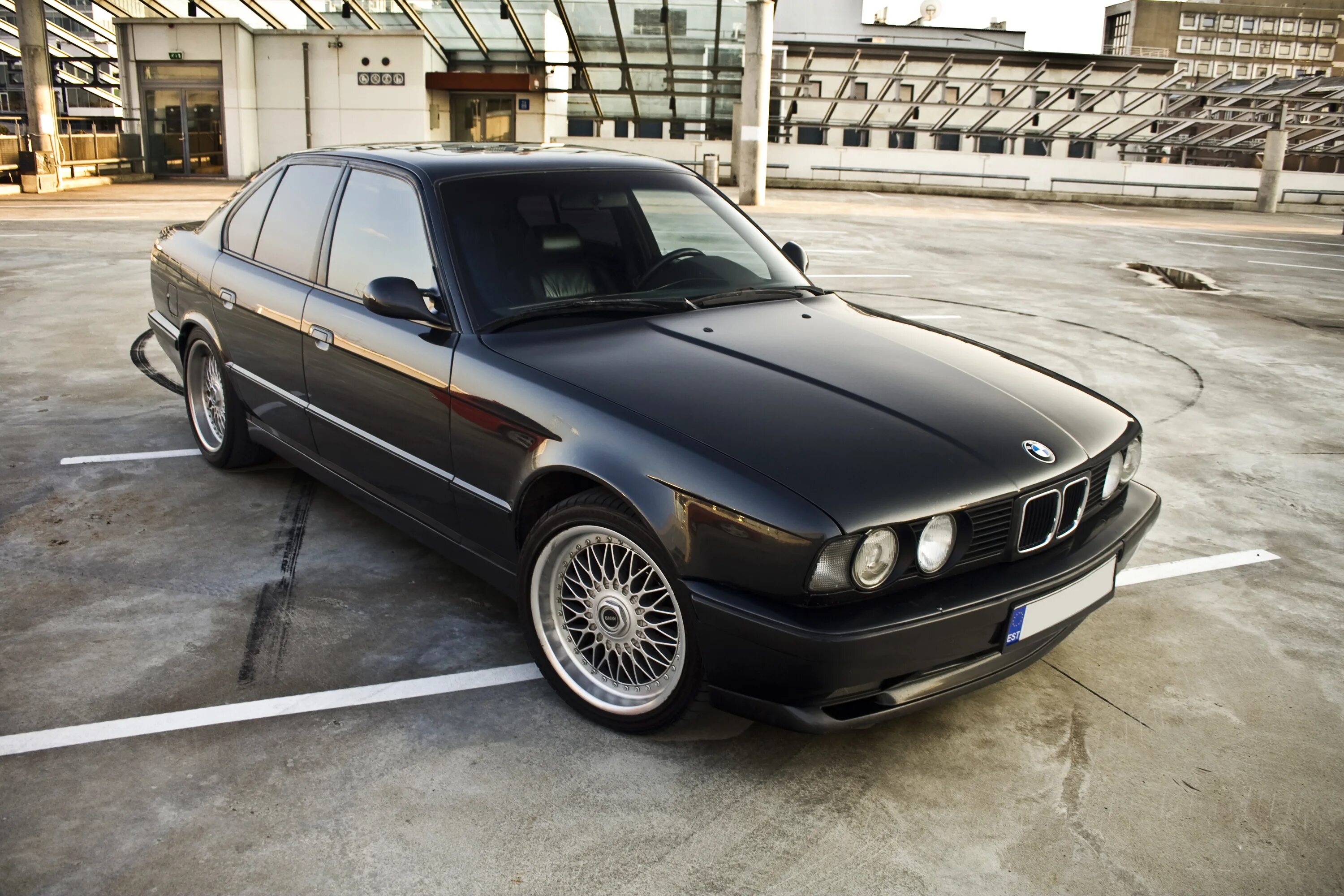 Бмв е34 номера. BMW 525 e34. BMW e34 525i. BMW 525 е34. BMW 5 e34 525i.