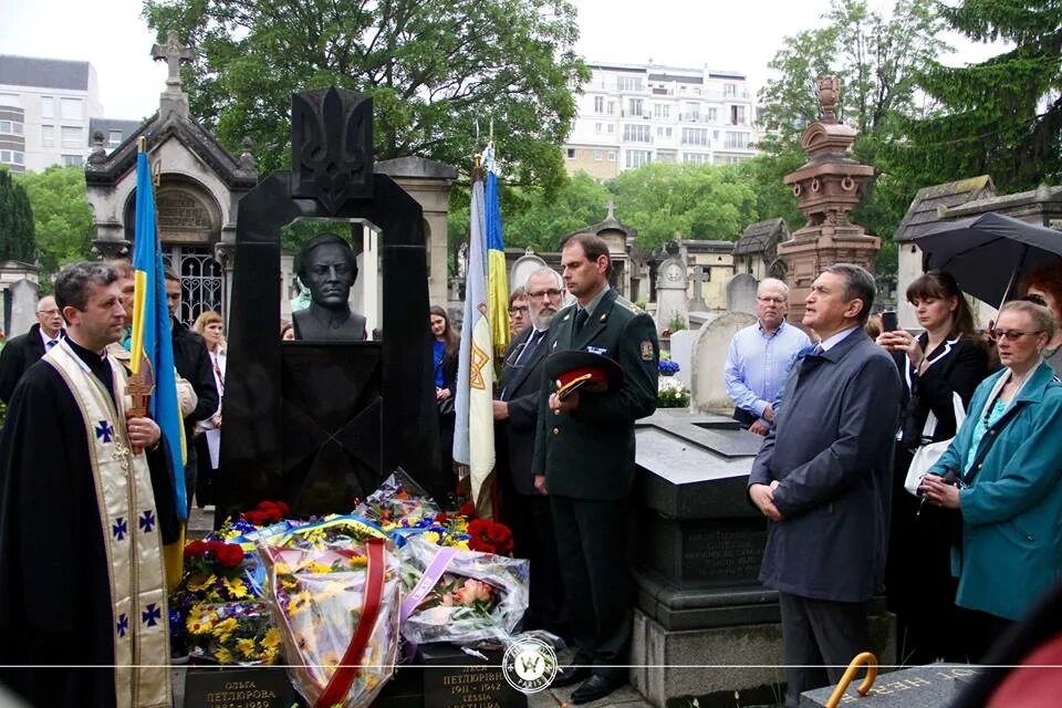 Юра петлюра могила. Симон васильевич петлюра могила. Похороны юрия барабаша петлюры. Похороны петлюры. Петлюра барабаш могила.