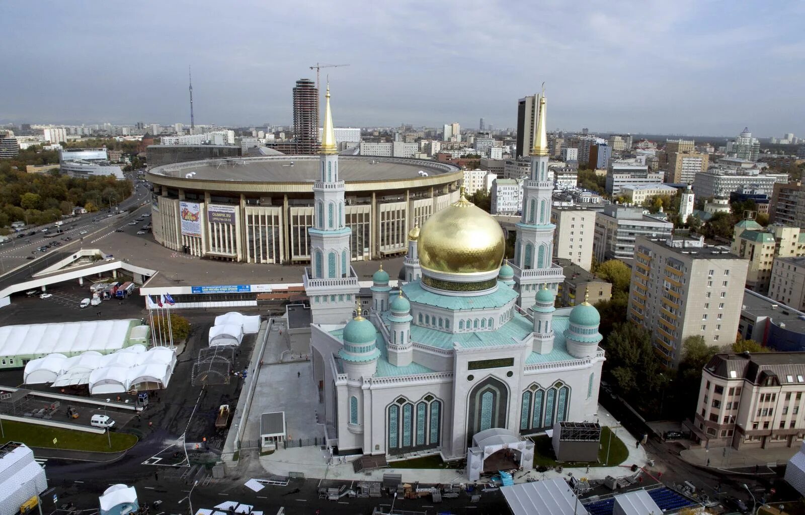 В москве есть мечеть. Моковская Соборная мечеть. Большая Соборная мечеть в Москве.