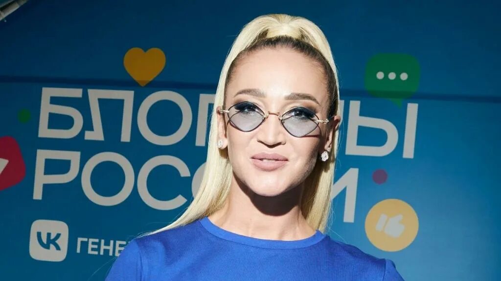 Умела бузова. Умела бузова. Умела бузова. Бой бузовой и загитовой. Умела бузова.