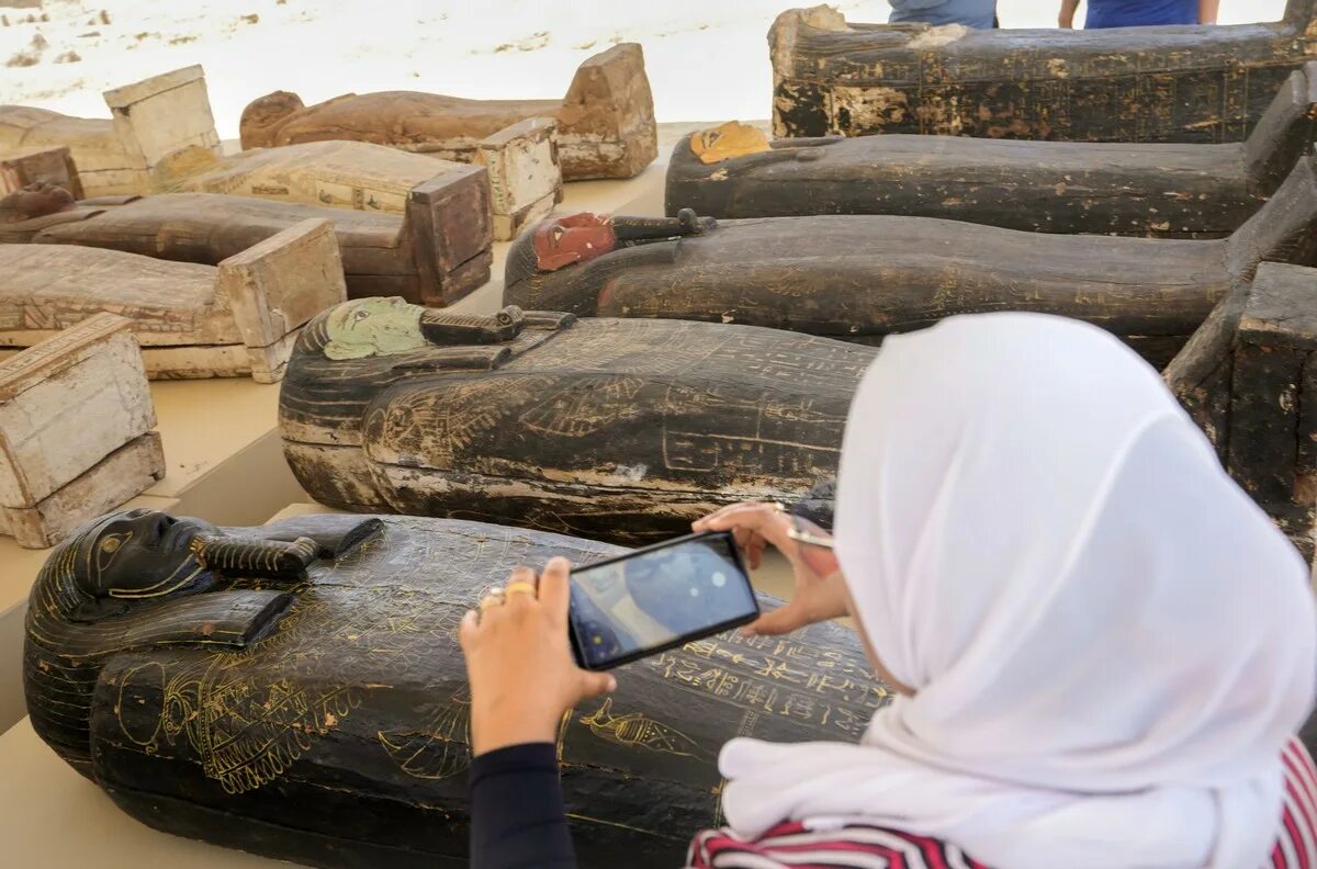 Найден каир. Раскопки саркофагов в Египте.