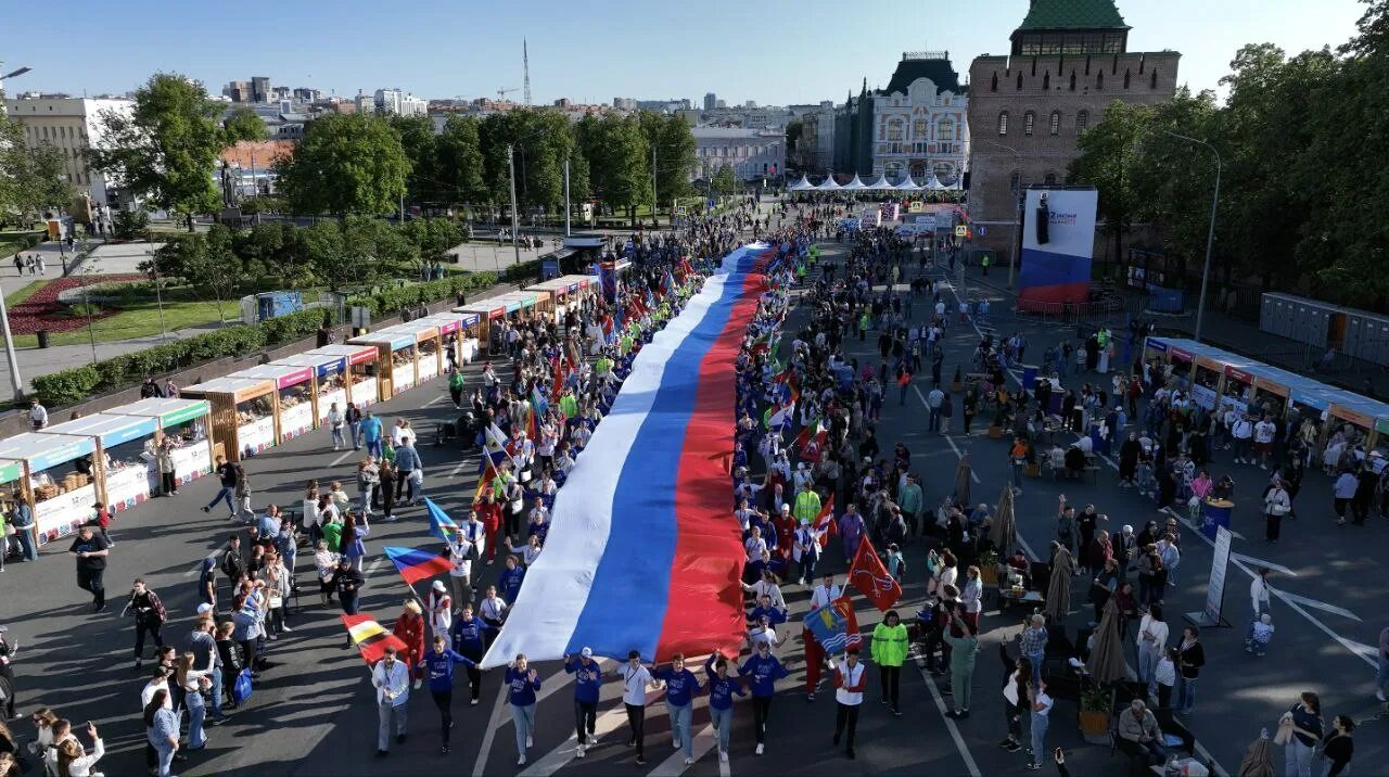 Праздники Нижний Новгород и Россия. Празднование дня Победы. Площадь Минина и Пожарского Нижний Новгород. День России Нижний Новгород.