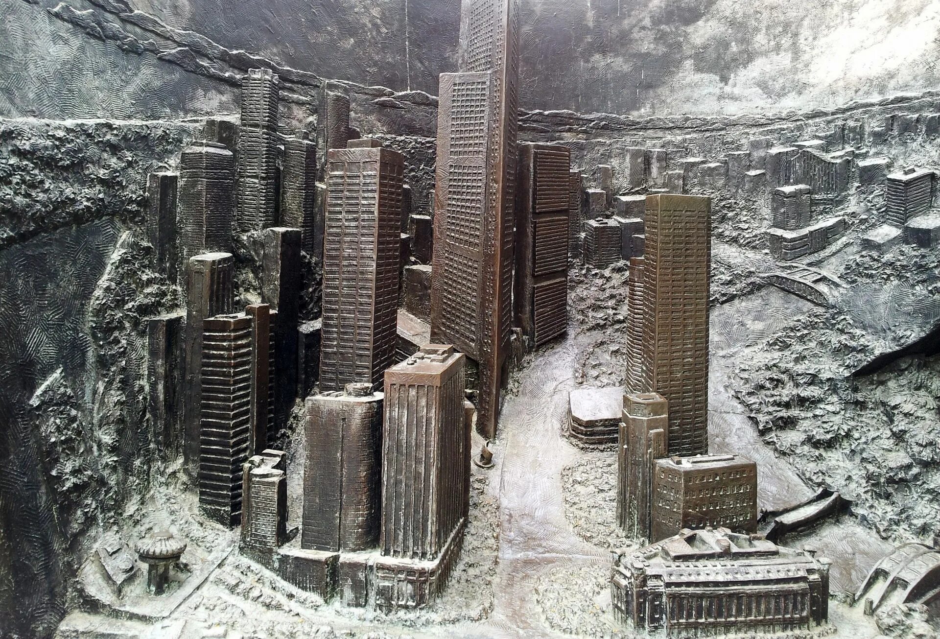 Мет город. Индустриальное здание в снегу. Город из металла. Снег на здании. Bronze City.