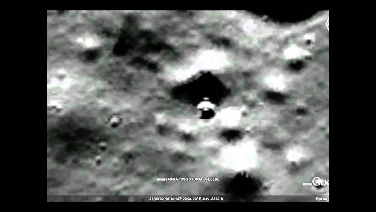Песня там на луне. Первая фотография обратной стороны Луны. Спутник на обратной стороне Луны. НЛО Луна Марс.