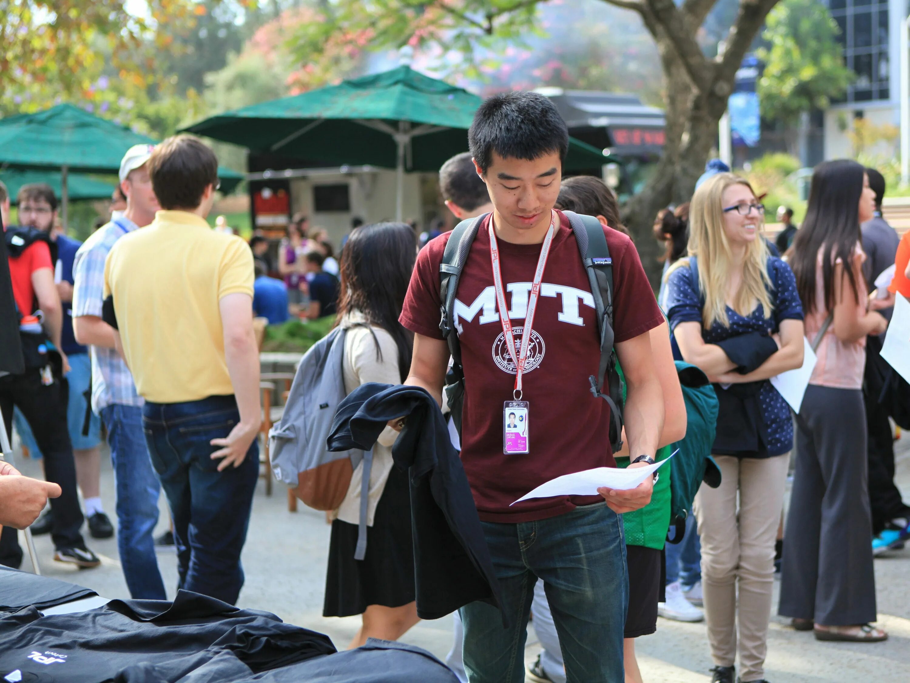 Choosing a college. Студент мажор. Колледж компьютерных наук Массачусетс. Колледж Гуд. Путь студента SJM.