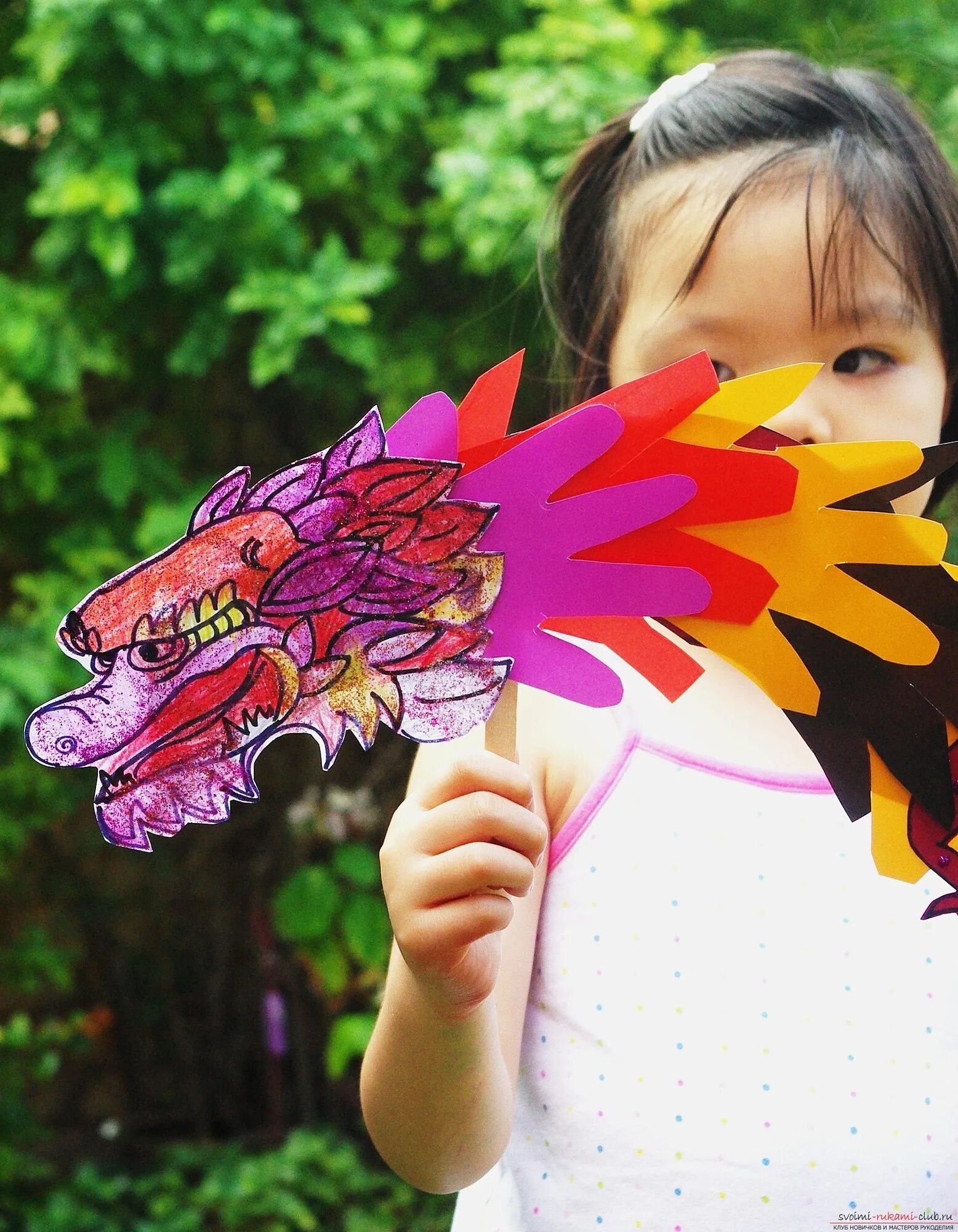 Бумажные драконы. Полигональная 3д маска дракона. Идеи новогодних драконов из бумаги на руку. Бумажные драконы на руку. Дракон из бумаги.