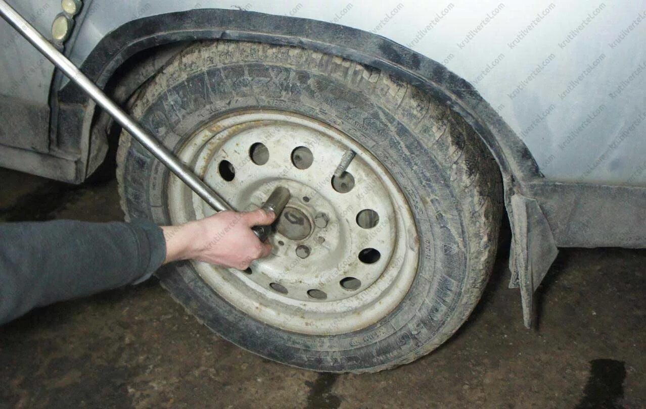 Ослабление болтов крепления