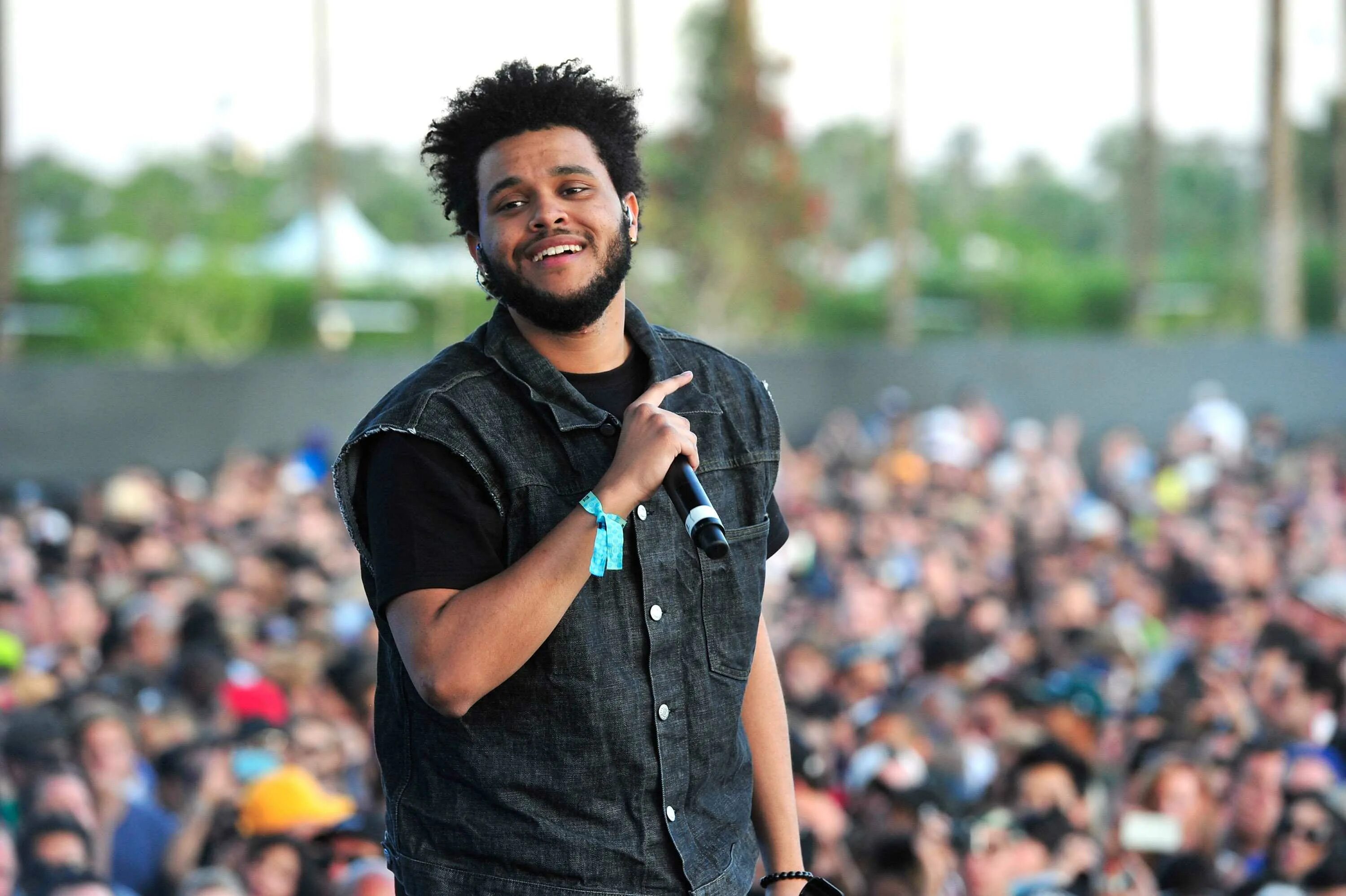 The Weeknd. Певец the Weeknd. The Weeknd фото. Wee. Earning it the weekend