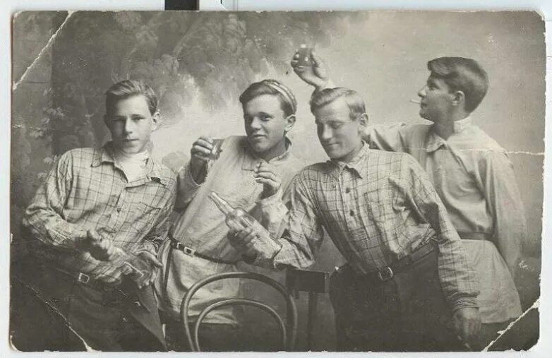 Фото из прошлого с друзьями. Фининспектор Советская фотография. Постановочные фото СССР.