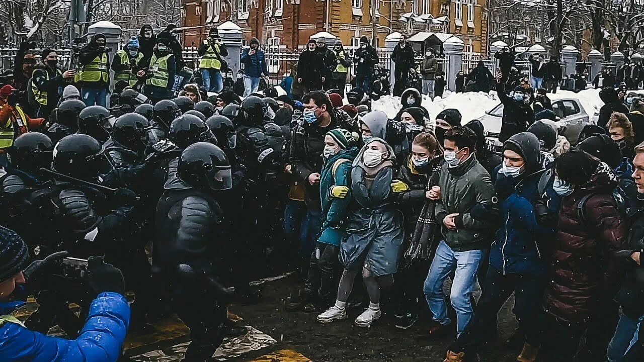 Митинги в Москве 2020 Навальный. Москва протесты ОМОН 2021. Протесты в Москве.