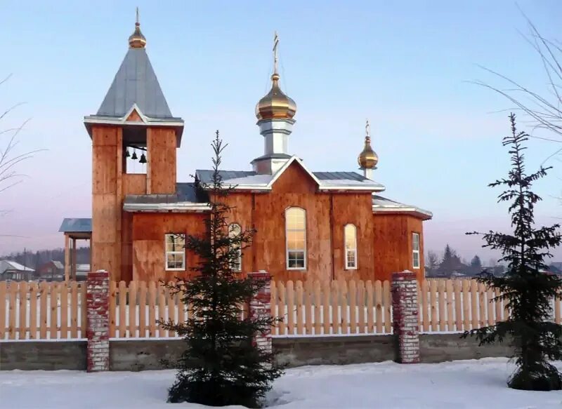 В красноярском крае храмы. Храм трех святителей с Ермаковское. Церковь Ермаковское Красноярский. Село Ермаковское Красноярского края. Ермаковский храм Андрея Первозванного Красноярский край.