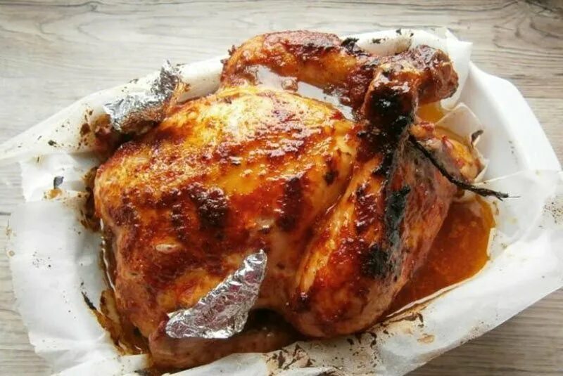 Курица целиком с гречкой. Курица фаршированная гречкой в духовке. Тушка курицы в духовке с гречкой. Целая курица с гречкой. Курица фаршированная гречкой.