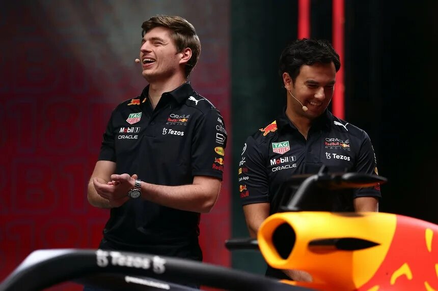 Oracle red bull racing. Болид макса ферстаппена 2025. формула 1 макс ферстаппен. formula 1 red bull ферстаппен. max verstappen red bull 2025.