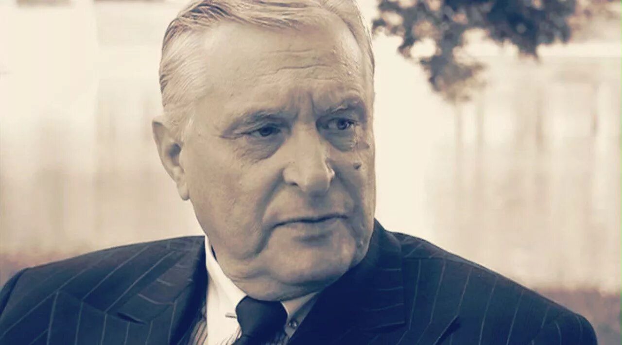 Олег басилашвили мастер и маргарита 2005. Басилашвили мастер и маргарита. Актер сыгравший воланда. Мастер и маргарита 2005 воланд. Олег басилашвили воланд 2005.