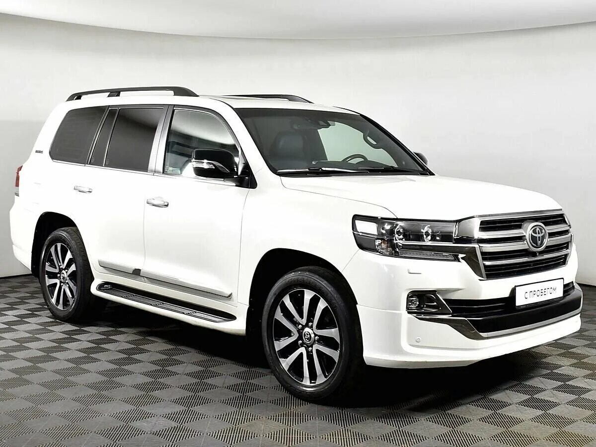 Купить лк 200. Toyota Land Cruiser 200 белый 2018. Toyota Land Cruiser 200 2018 Excalibur. Тойота ленд Крузер 200 2020 белый. Лэнд Крузер 200 2 Рестайлинг.