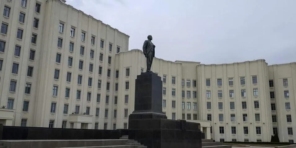 Могилевский облисполком отделы. Могилев облисполком. могилёвская площадь возле облисполкома. печать могилевского горисполкома. дом исполкома могилев.